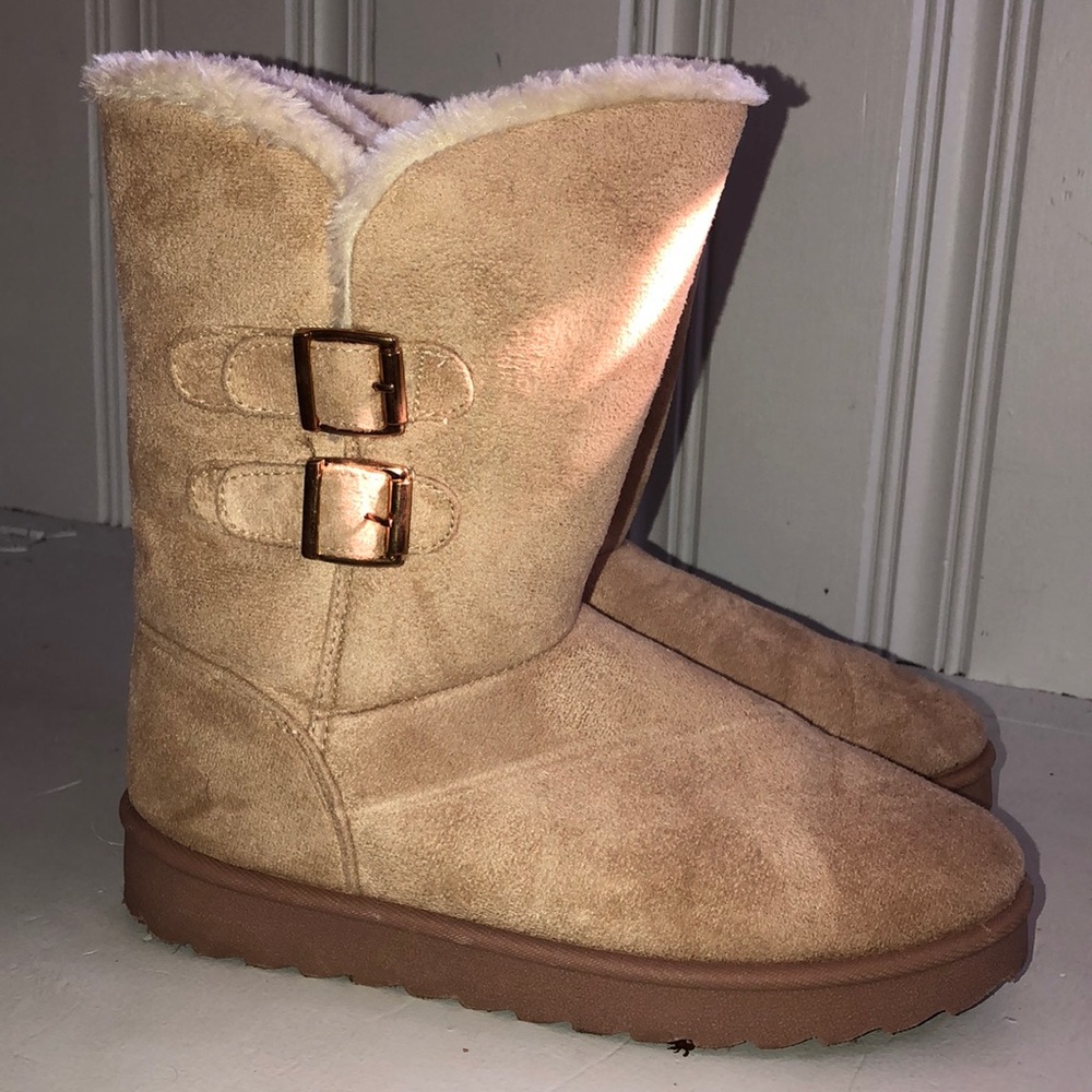 Tan Faux Fur Winter Boots w Buckles